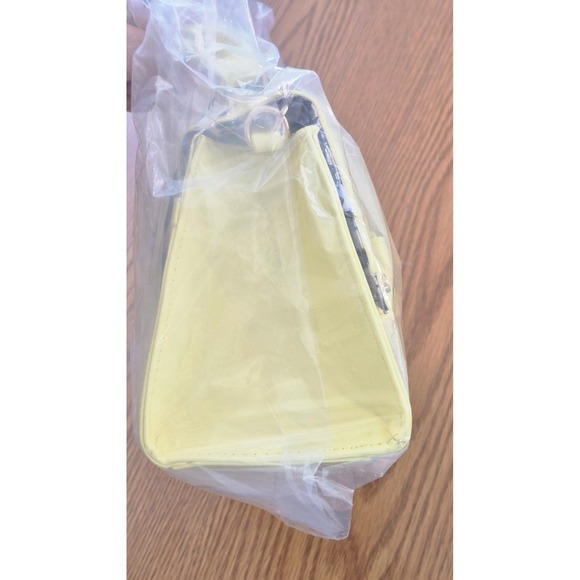 NWT Juicy Couture Yellow Patent Bow Top Handle Handbag Purse - Picture 4 of 7